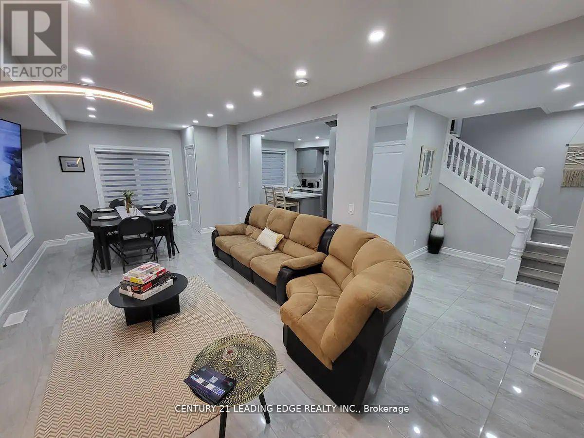 5595 Wesley Place, Niagara Falls, Ontario  L2E 3Z4 - Photo 2 - X12646158