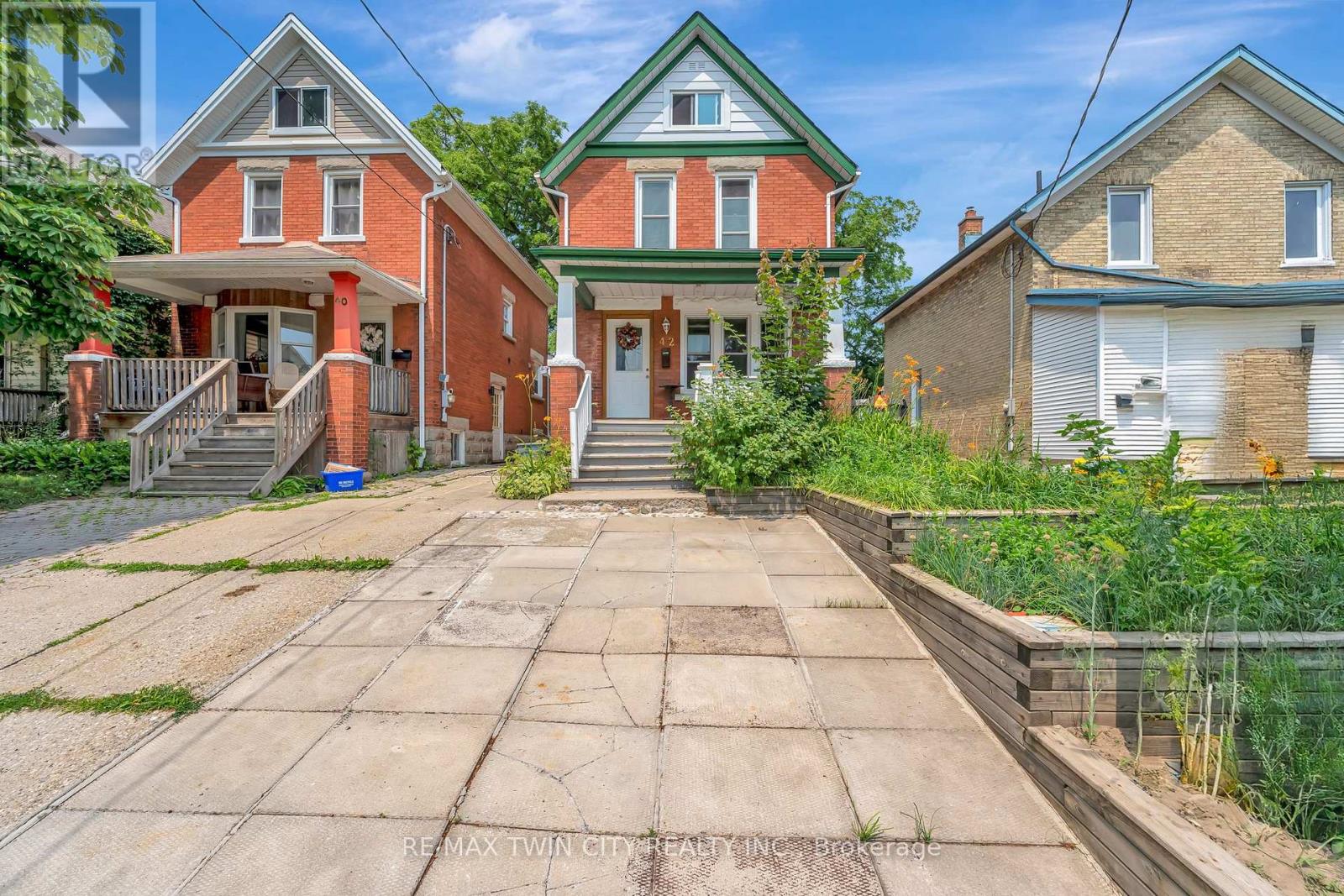 42 Shanley Street, Waterloo, Ontario  N2H 4N9 - Photo 2 - X12646200