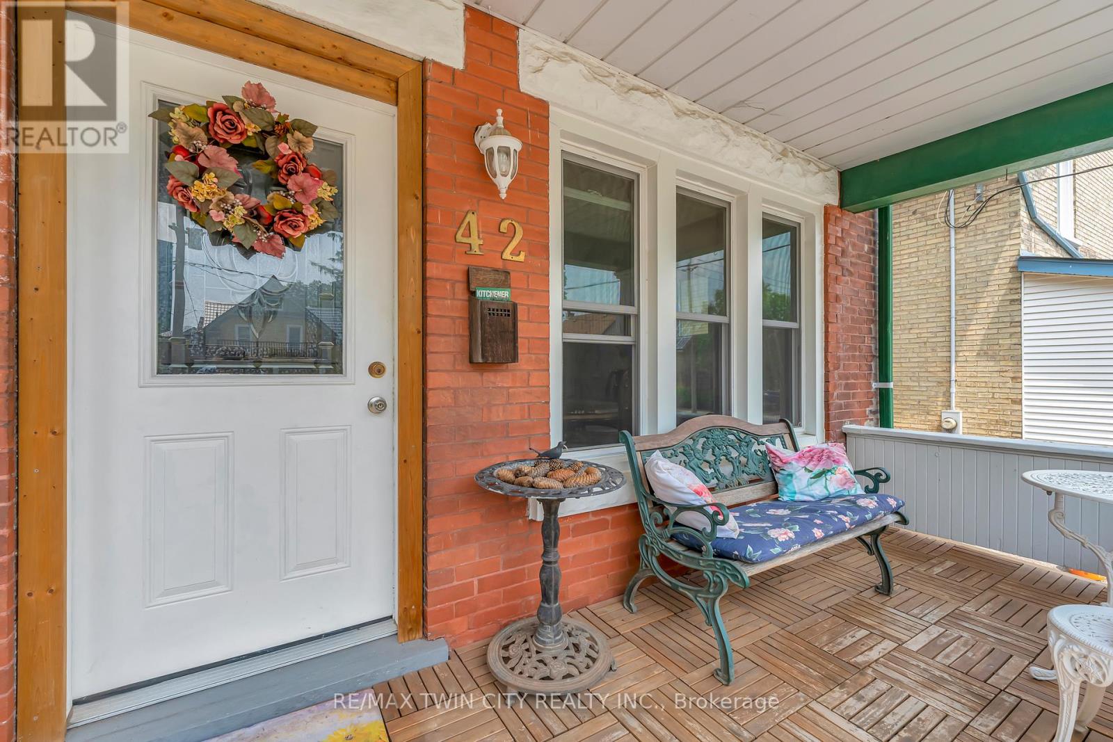 42 Shanley Street, Waterloo, Ontario  N2H 4N9 - Photo 5 - X12646200