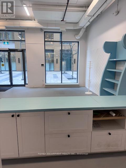 108 - 2060 Lakeshore Road, Burlington, Ontario  L7R 0G2 - Photo 8 - W12601992