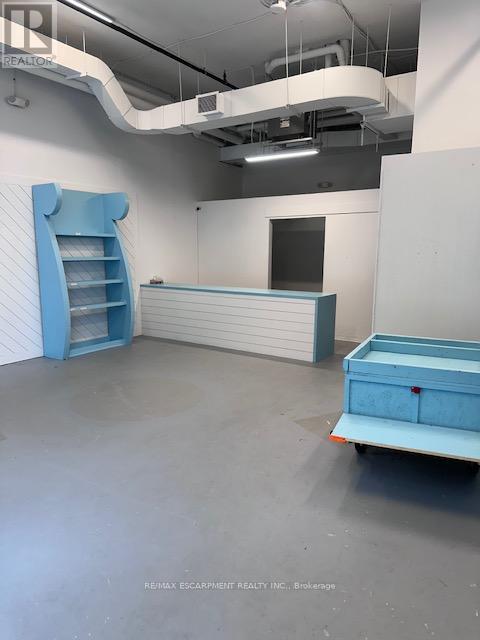 108 - 2060 Lakeshore Road, Burlington, Ontario  L7R 0G2 - Photo 3 - W12601992