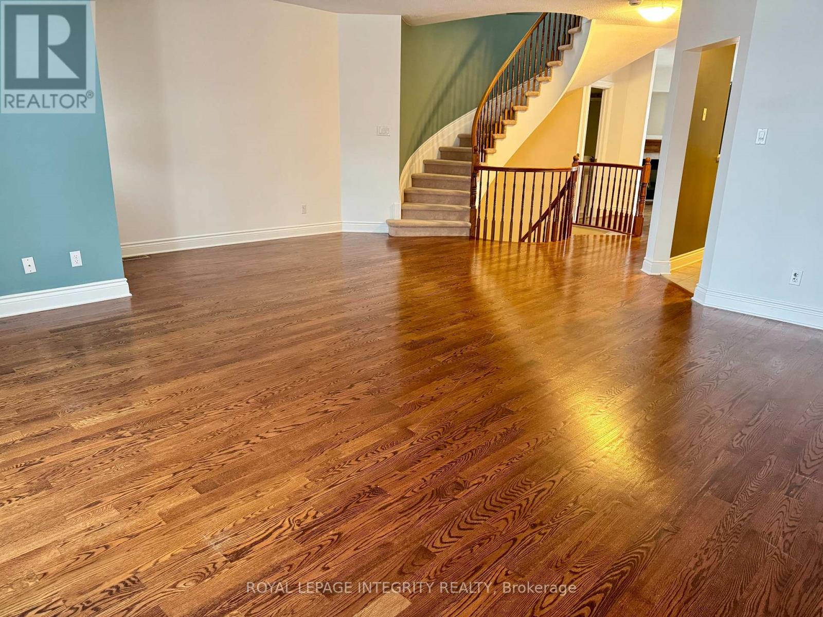 72 Castle Glen Crescent E, Ottawa, Ontario  K2L 4H1 - Photo 3 - X12646286