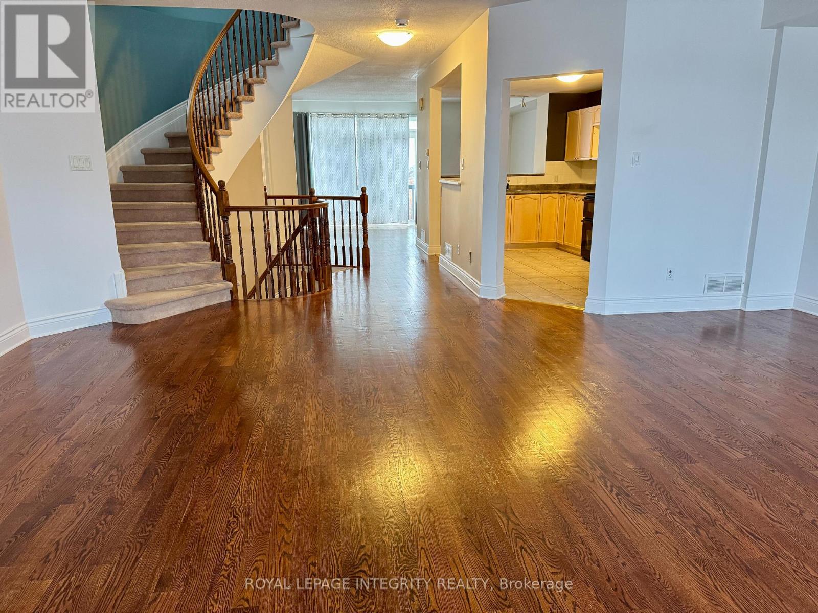 72 Castle Glen Crescent E, Ottawa, Ontario  K2L 4H1 - Photo 5 - X12646286