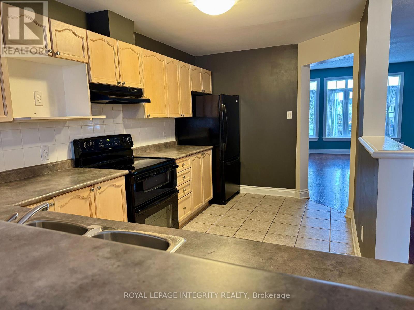 72 Castle Glen Crescent E, Ottawa, Ontario  K2L 4H1 - Photo 7 - X12646286