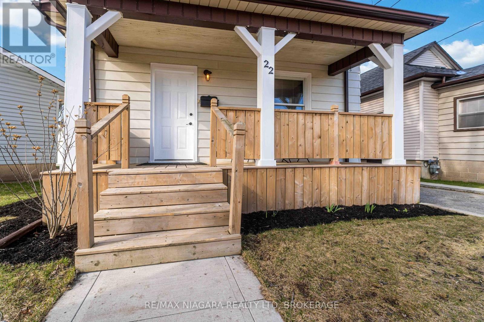 22 Bertram Street, St. Catharines, Ontario  L2R 1A8 - Photo 2 - X12646308