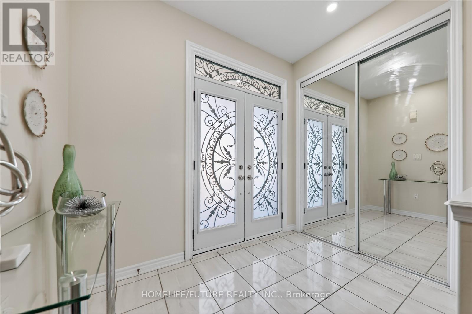 1010 Dashwood Court, Pickering, Ontario  L1V 2P8 - Photo 4 - E12605006