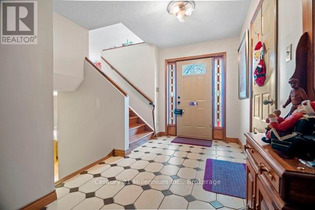 898 Mcpherson Crescent, Kincardine, Ontario  N2Z 1M1 - Photo 2 - X12646312