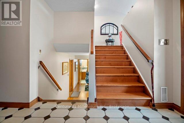 898 Mcpherson Crescent, Kincardine, Ontario  N2Z 1M1 - Photo 4 - X12646312