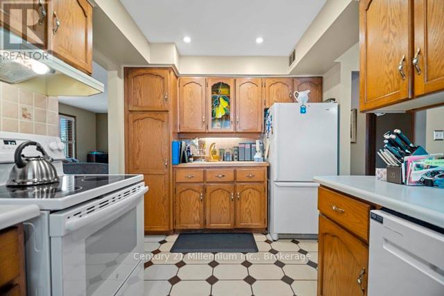 898 Mcpherson Crescent, Kincardine, Ontario  N2Z 1M1 - Photo 9 - X12646312