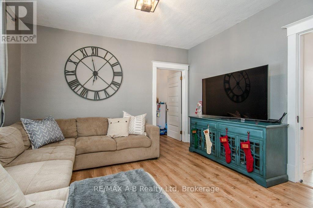 2 Loveys Street E, East Zorra-Tavistock, Ontario  N0J 1L0 - Photo 17 - X12646324