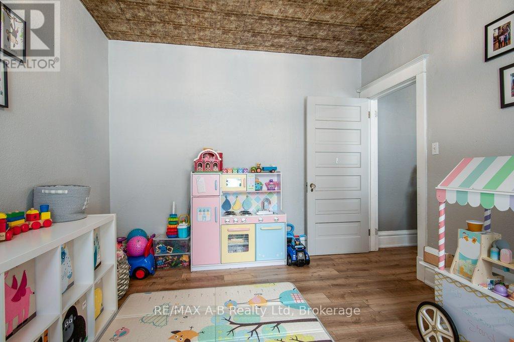 2 Loveys Street E, East Zorra-Tavistock, Ontario  N0J 1L0 - Photo 33 - X12646324