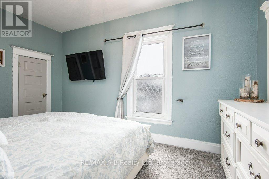 2 Loveys Street E, East Zorra-Tavistock, Ontario  N0J 1L0 - Photo 35 - X12646324