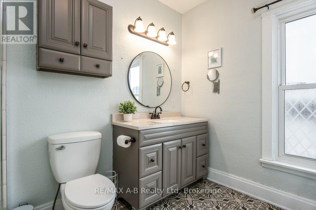 2 Loveys Street E, East Zorra-Tavistock, Ontario  N0J 1L0 - Photo 37 - X12646324