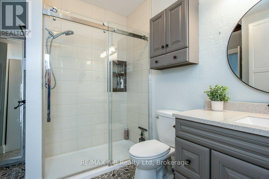 2 Loveys Street E, East Zorra-Tavistock, Ontario  N0J 1L0 - Photo 38 - X12646324