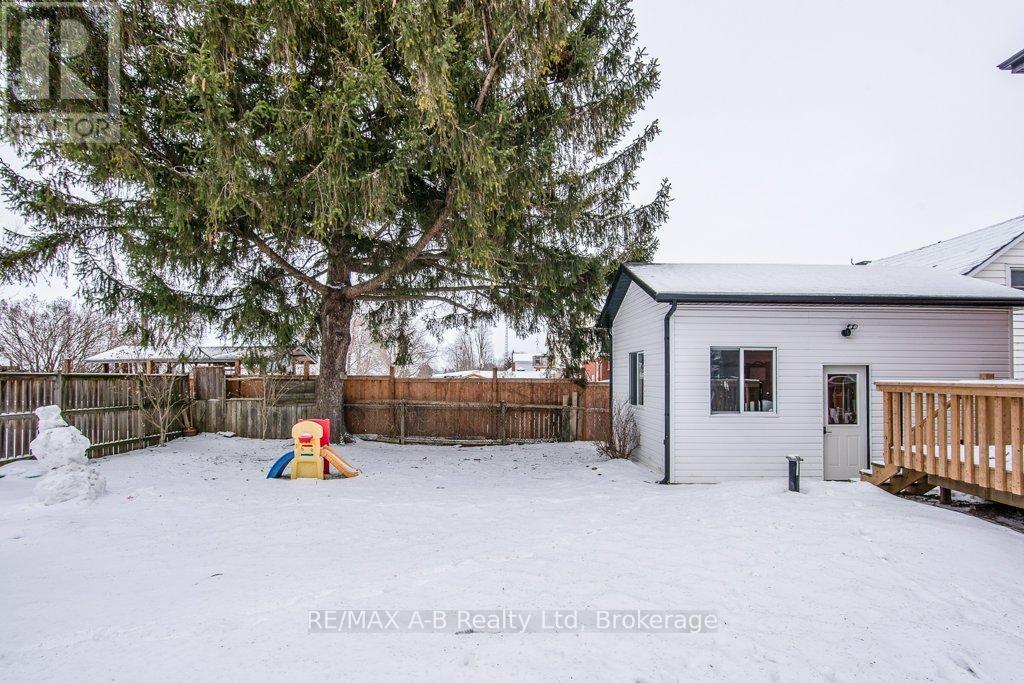 2 Loveys Street E, East Zorra-Tavistock, Ontario  N0J 1L0 - Photo 8 - X12646324