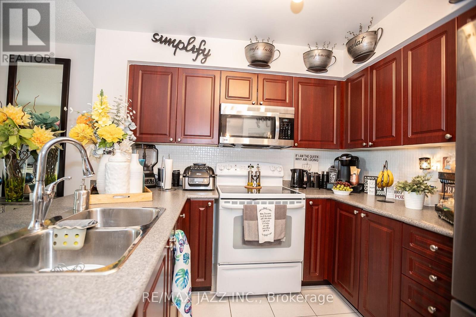 714 - 1600 Charles Street, Whitby, Ontario  L1N 0G4 - Photo 3 - E12532254