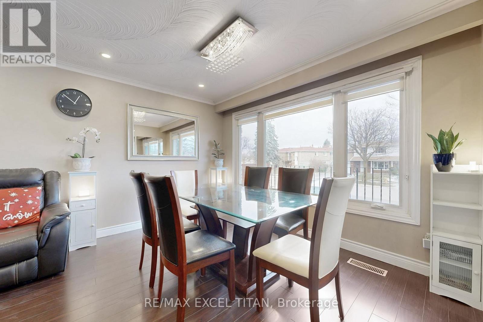 251 Shawnee Circle, Toronto, Ontario  M2H 2Y3 - Photo 4 - C12646216