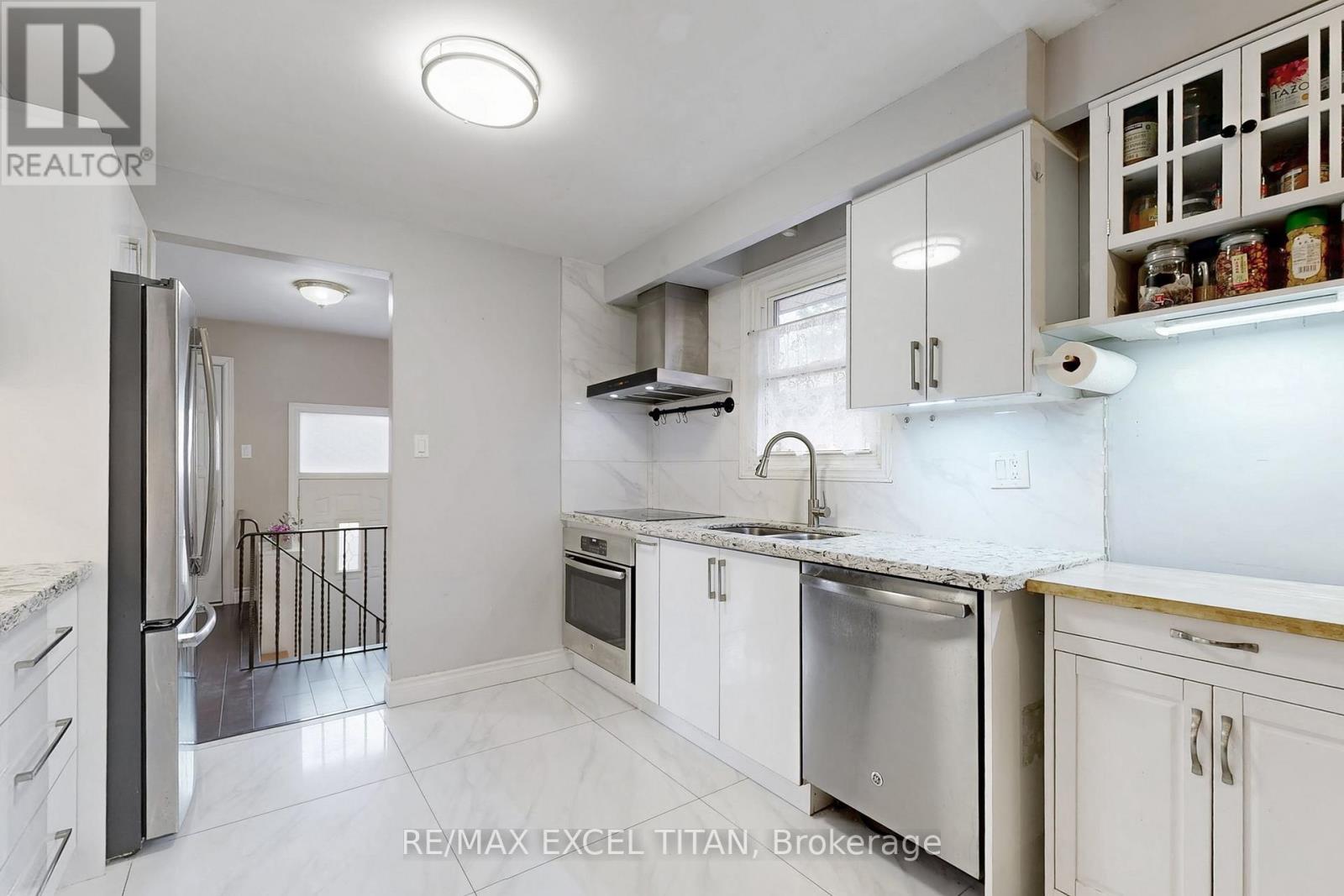 251 Shawnee Circle, Toronto, Ontario  M2H 2Y3 - Photo 8 - C12646216