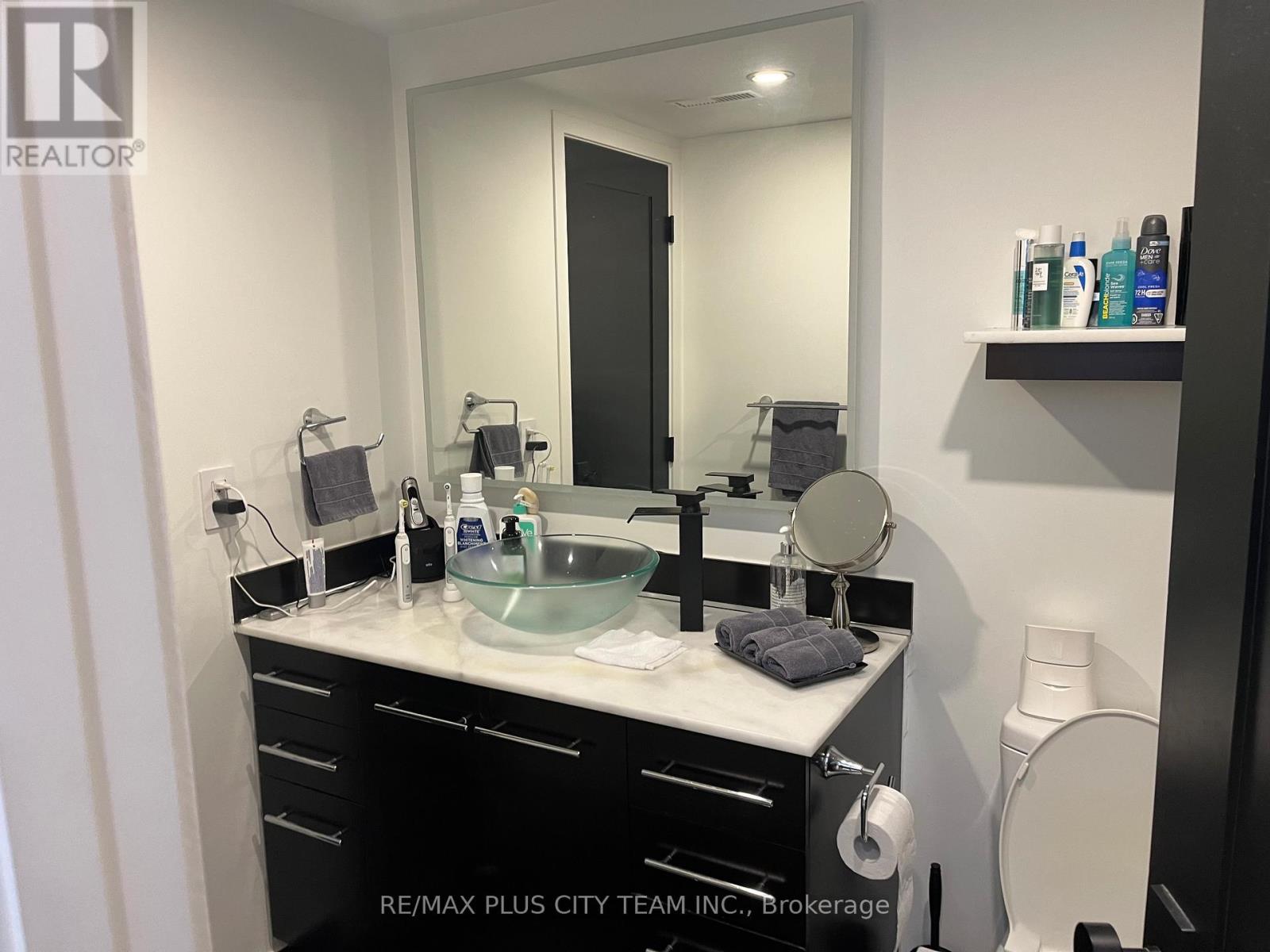 B - 4 Portland Street, Toronto, Ontario  M5V 3N6 - Photo 13 - C12646304