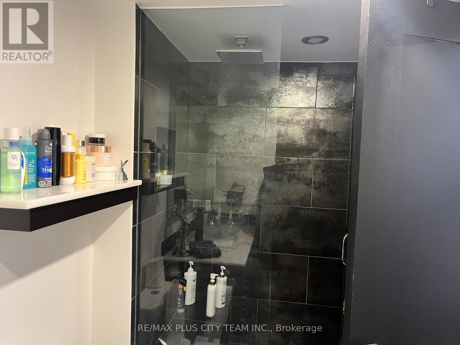 B - 4 Portland Street, Toronto, Ontario  M5V 3N6 - Photo 14 - C12646304