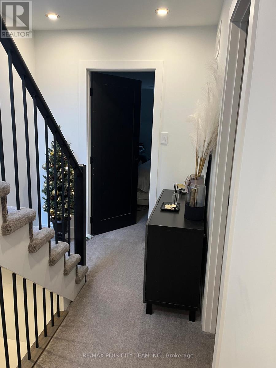 B - 4 Portland Street, Toronto, Ontario  M5V 3N6 - Photo 8 - C12646304