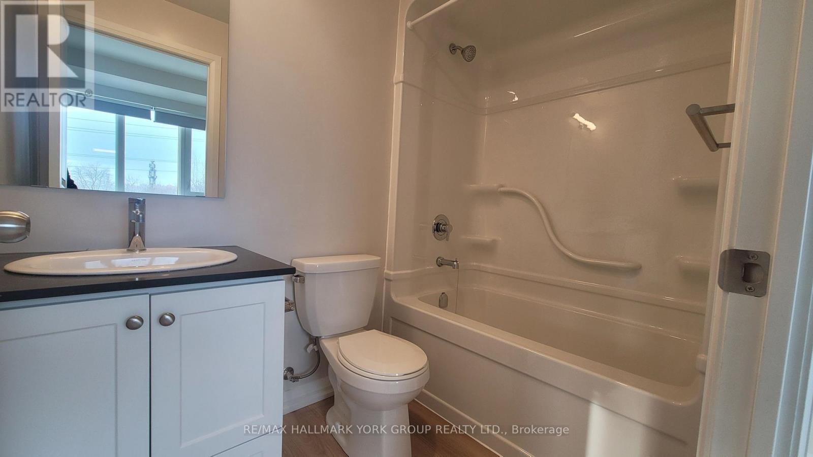 204 - 13042 Yonge Street, Richmond Hill, Ontario  L4E 1N6 - Photo 2 - N12646248