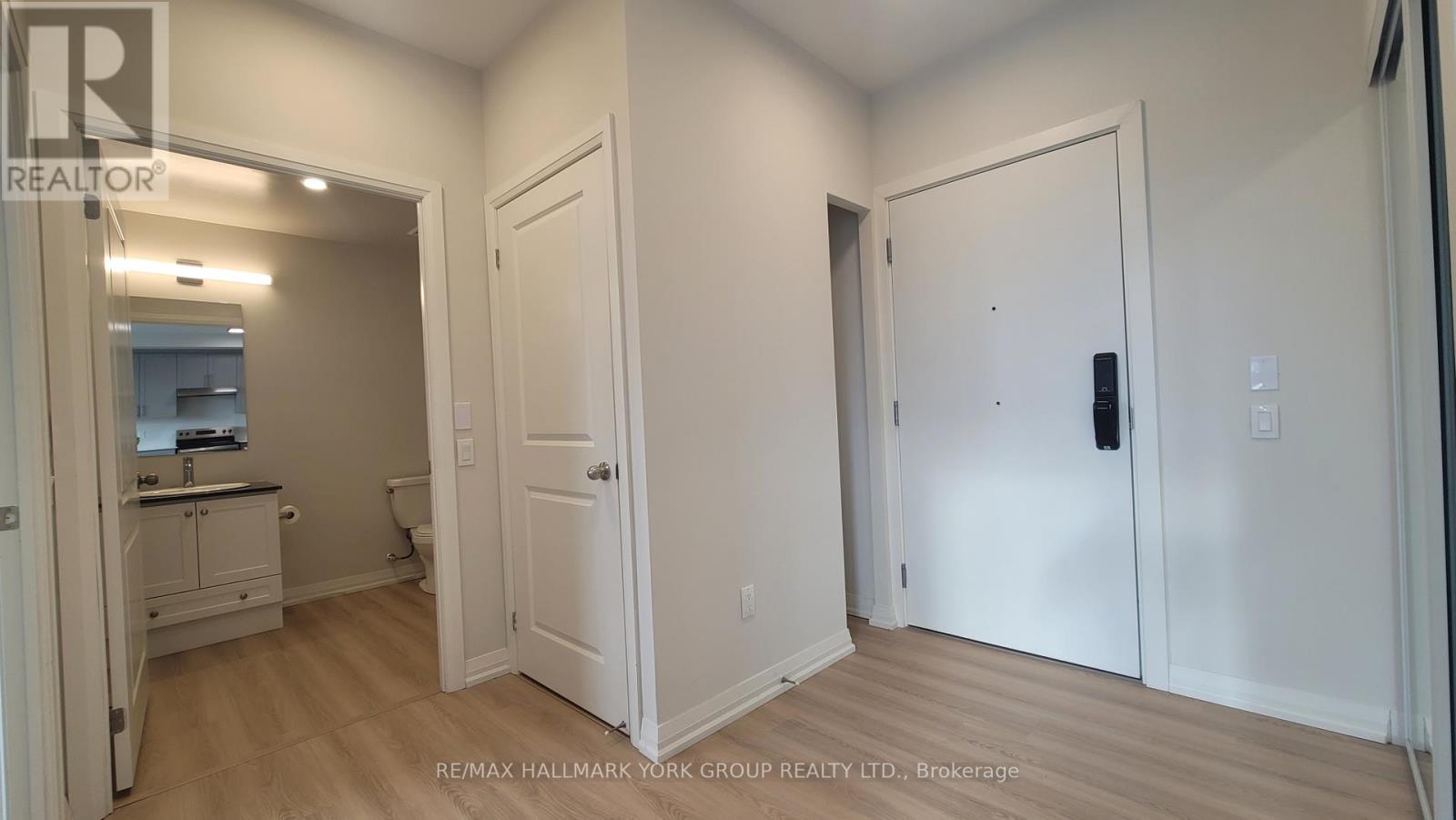 307 - 13042 Yonge Street, Richmond Hill, Ontario  L4E 1N6 - Photo 2 - N12646258