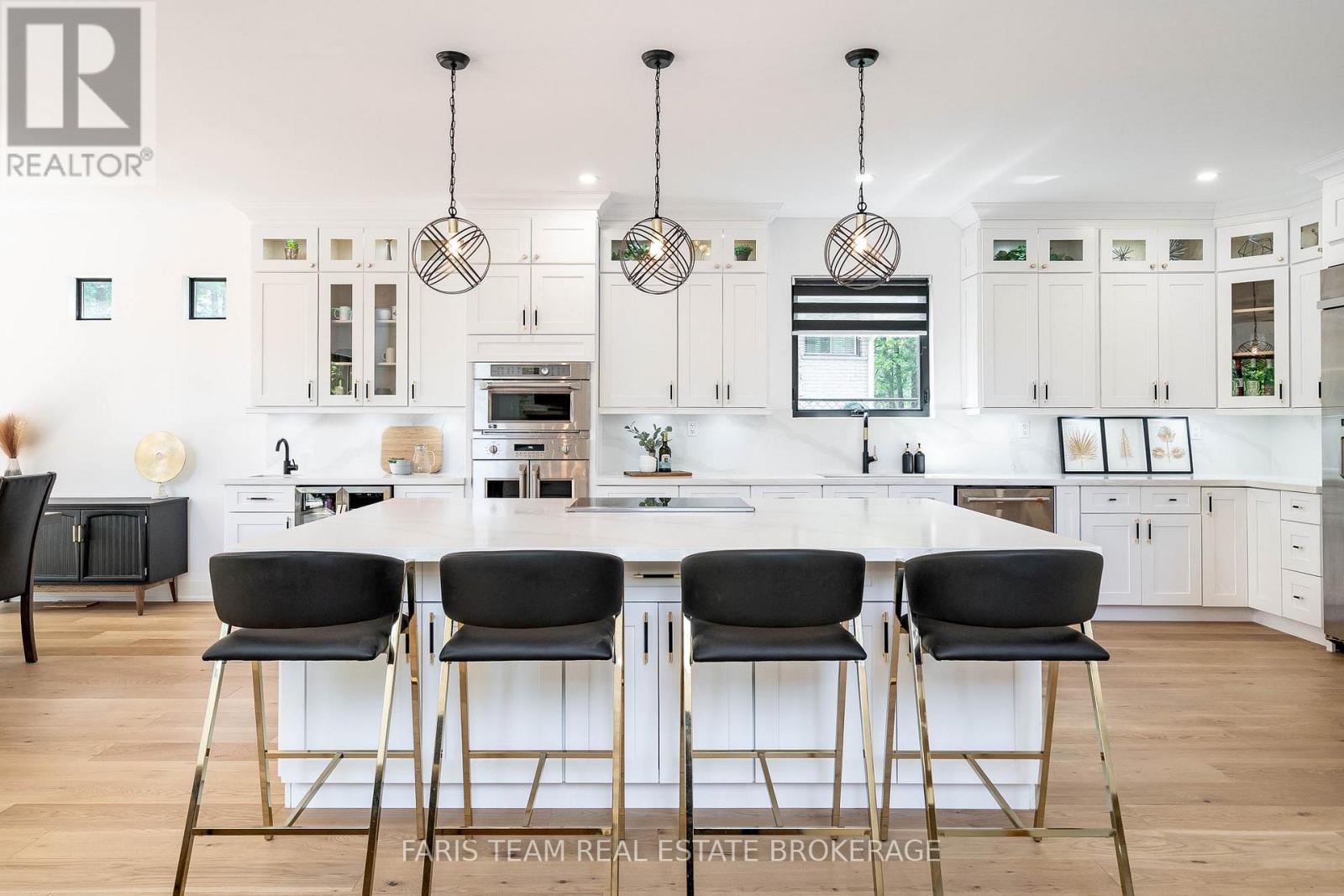 183 Woodland Drive, Wasaga Beach, Ontario  L9Z 2V4 - Photo 7 - S12646232