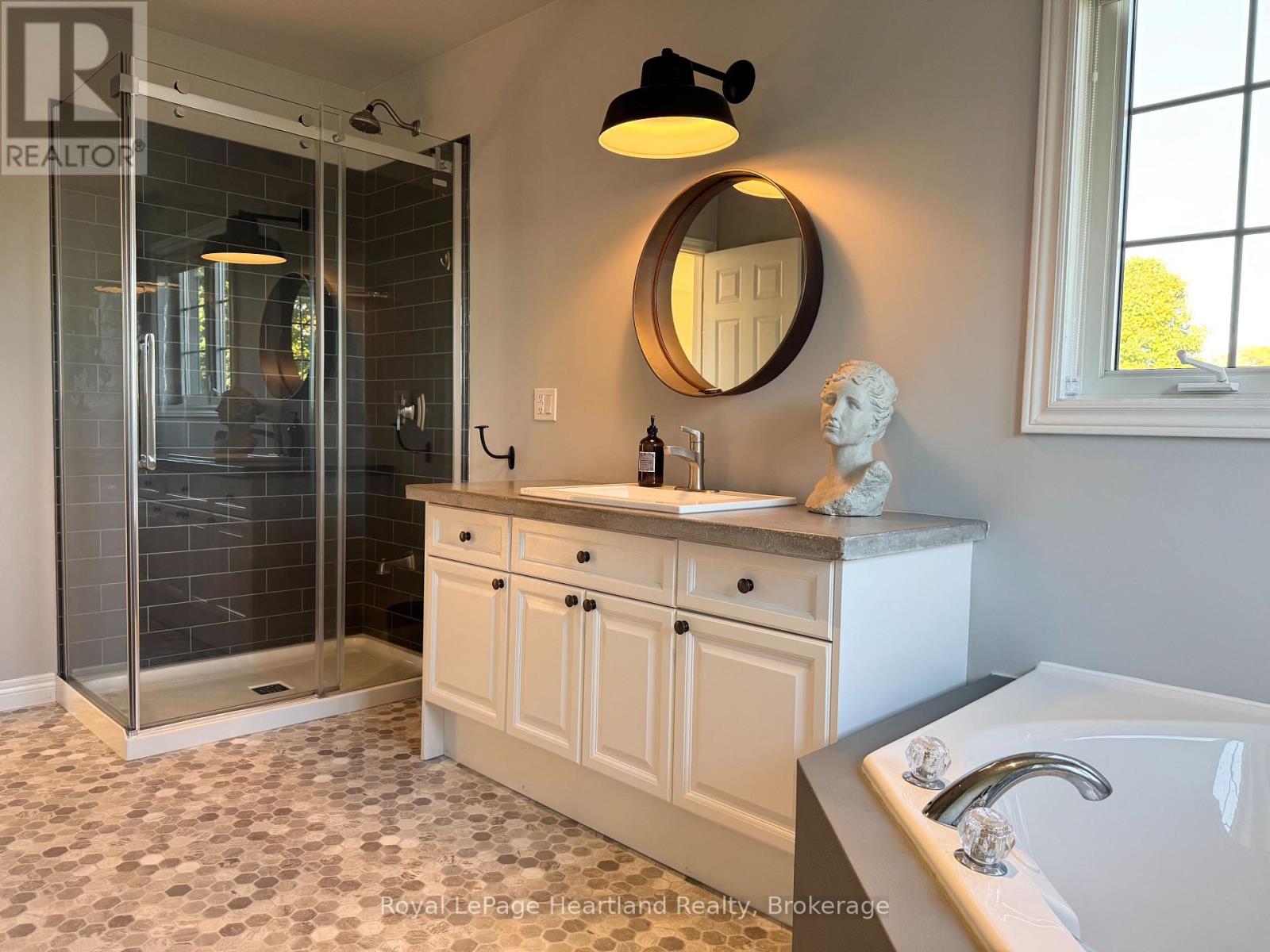 81572 Lucknow Line, Ashfield-Colborne-Wawanosh (Colborne), Ontario  N7A 3Y1 - Photo 14 - X12456150