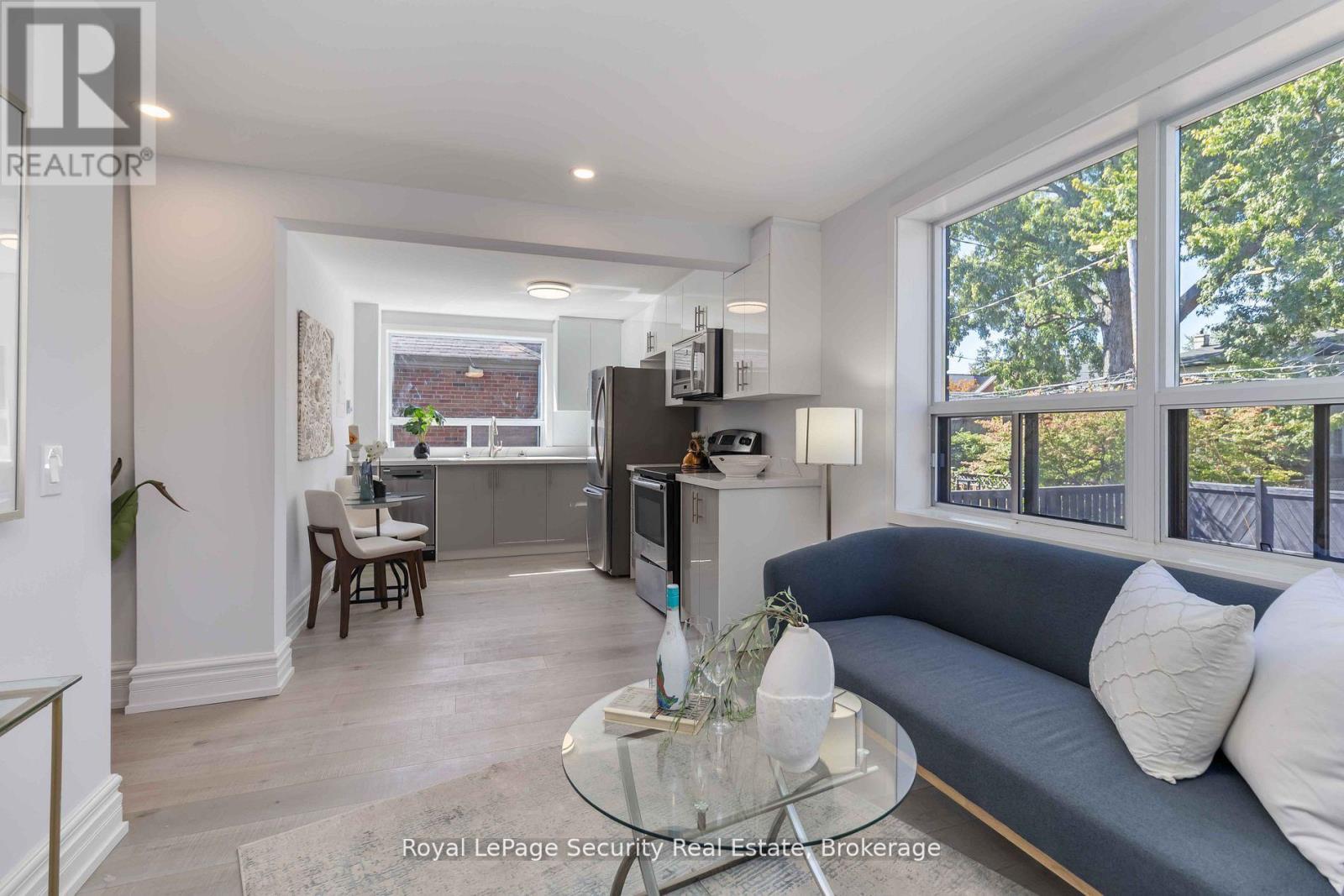 4 - 328 Lakeshore Road E, Mississauga, Ontario  L5G 1H4 - Photo 10 - W12646236