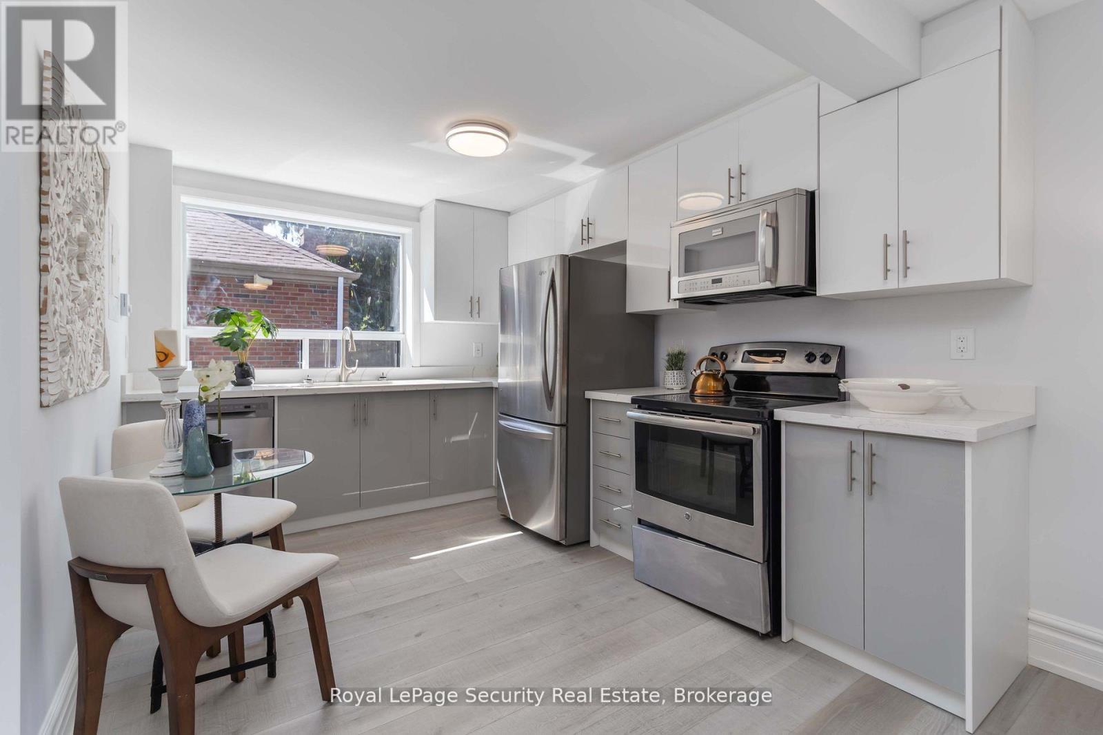 4 - 328 Lakeshore Road E, Mississauga, Ontario  L5G 1H4 - Photo 11 - W12646236