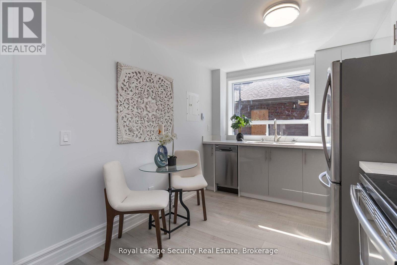 4 - 328 Lakeshore Road E, Mississauga, Ontario  L5G 1H4 - Photo 12 - W12646236