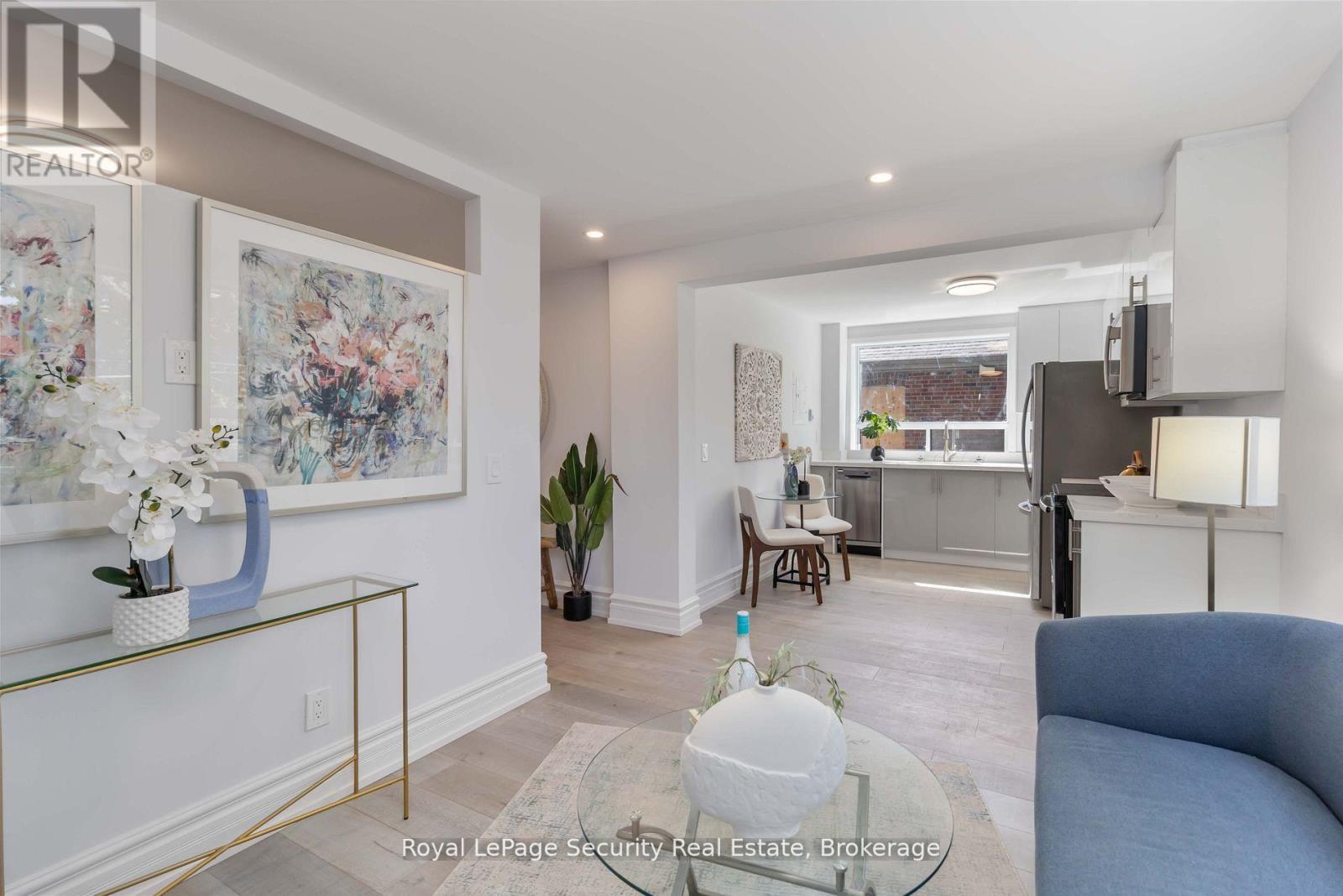 4 - 328 Lakeshore Road E, Mississauga, Ontario  L5G 1H4 - Photo 5 - W12646236