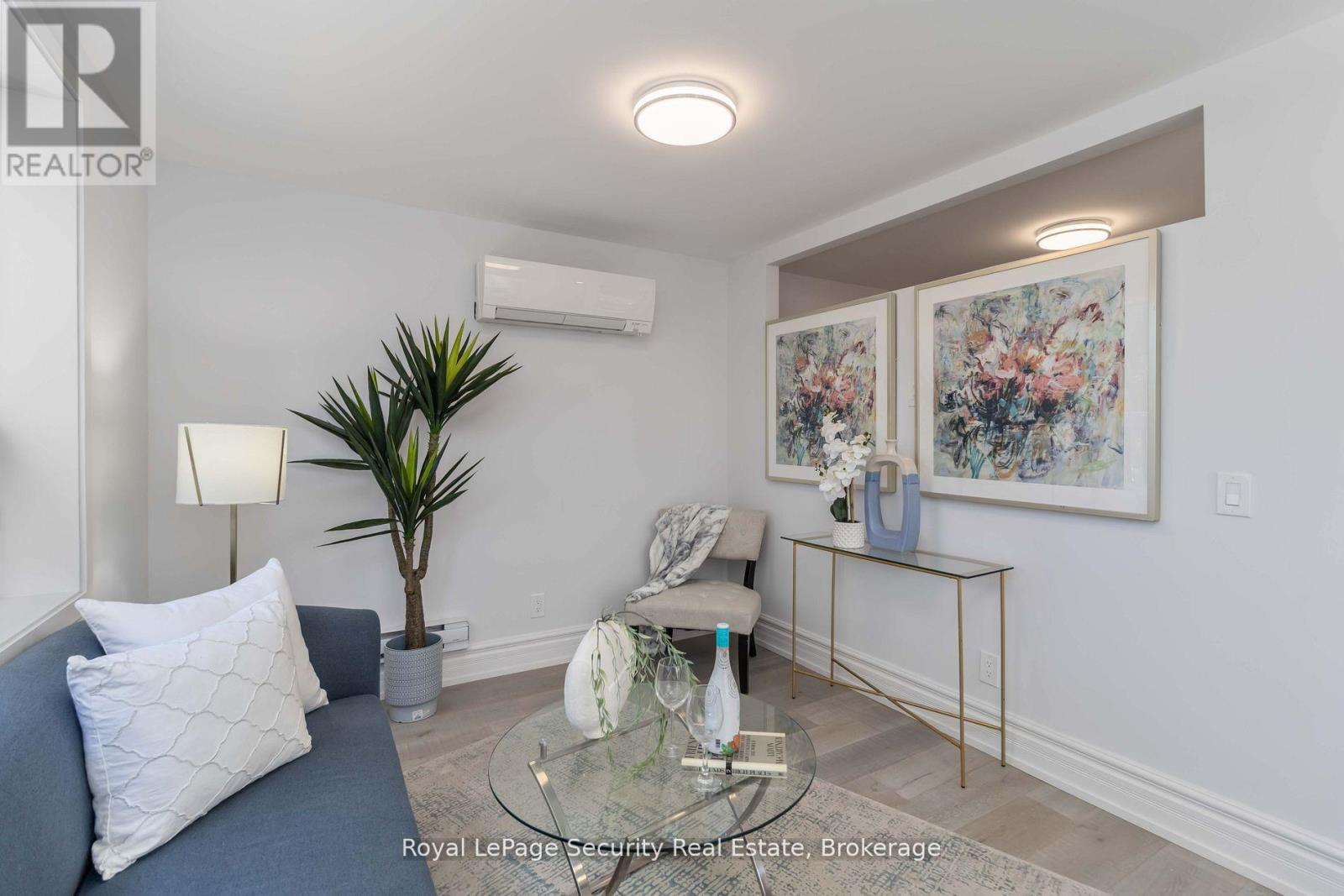 4 - 328 Lakeshore Road E, Mississauga, Ontario  L5G 1H4 - Photo 6 - W12646236