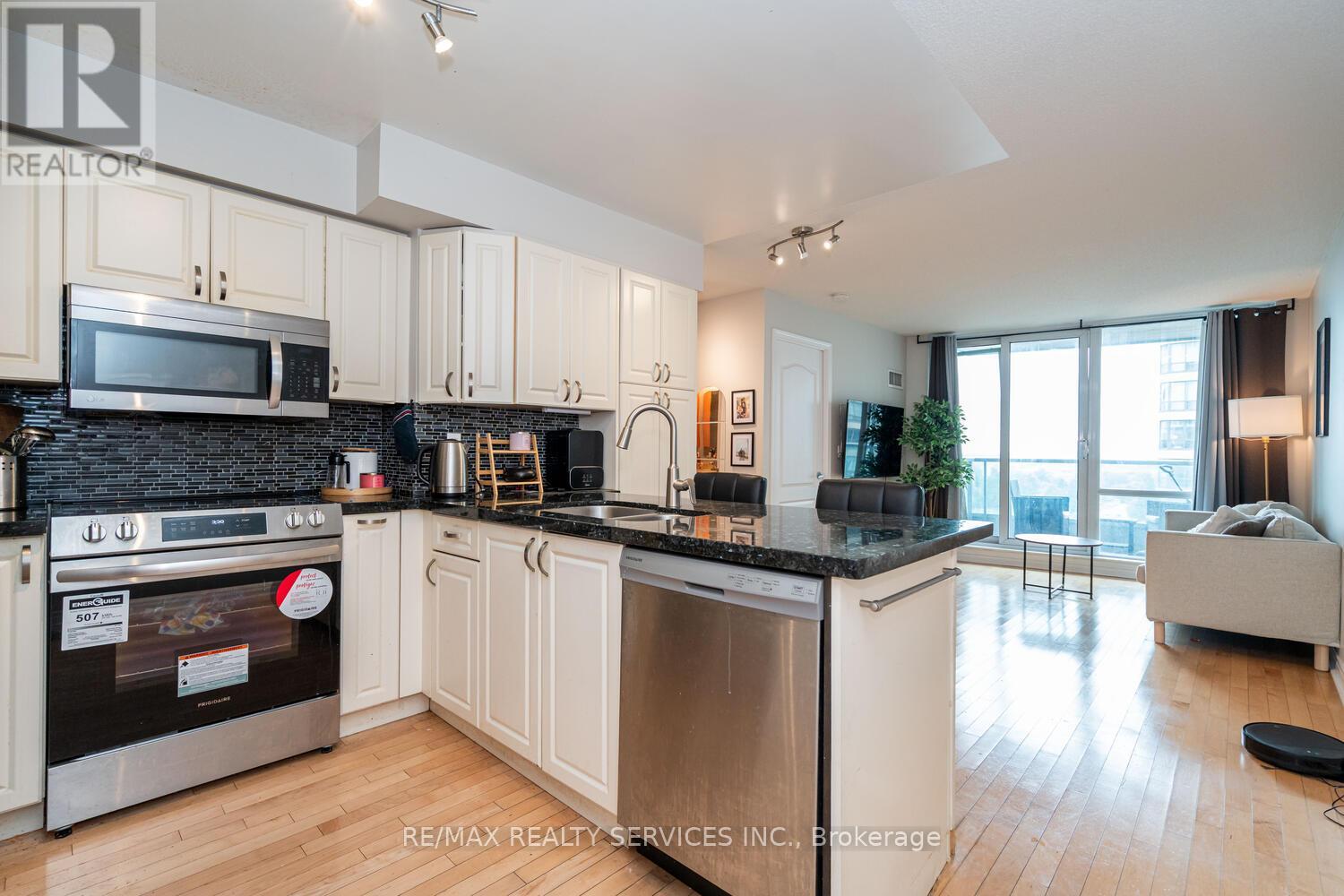 1403 - 33 Elm Drive, Mississauga, Ontario  L5B 4M2 - Photo 10 - W12646242