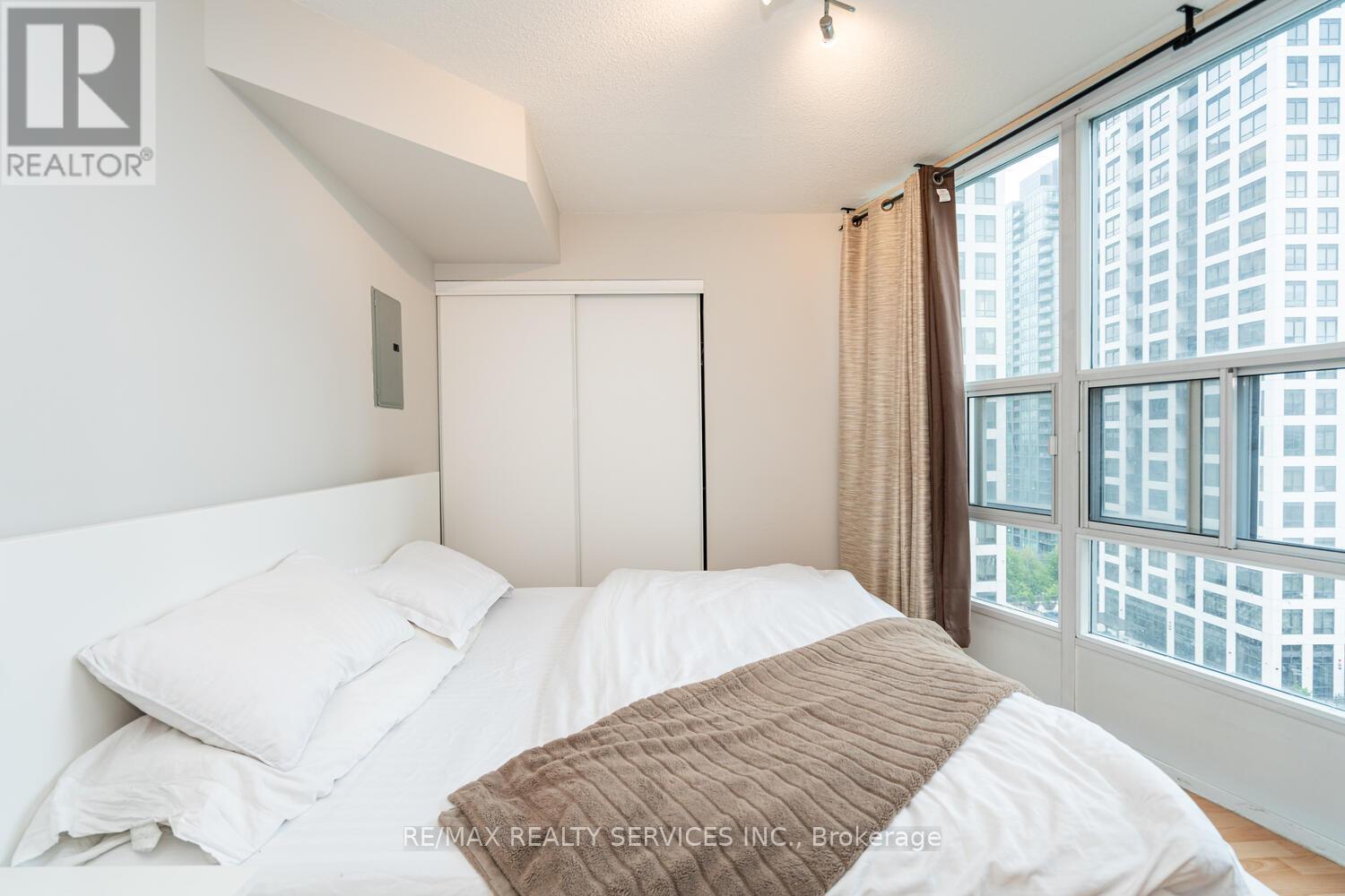 1403 - 33 Elm Drive, Mississauga, Ontario  L5B 4M2 - Photo 26 - W12646242