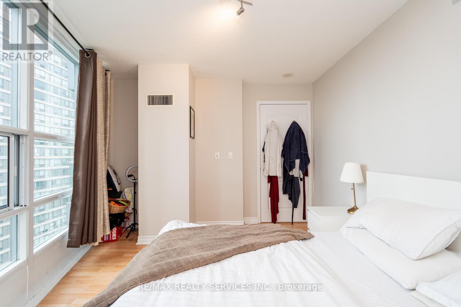 1403 - 33 Elm Drive, Mississauga, Ontario  L5B 4M2 - Photo 30 - W12646242