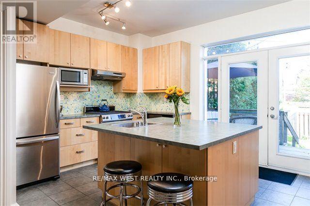 47 O'hara Avenue, Toronto, Ontario  M6K 2P9 - Photo 6 - W12646250