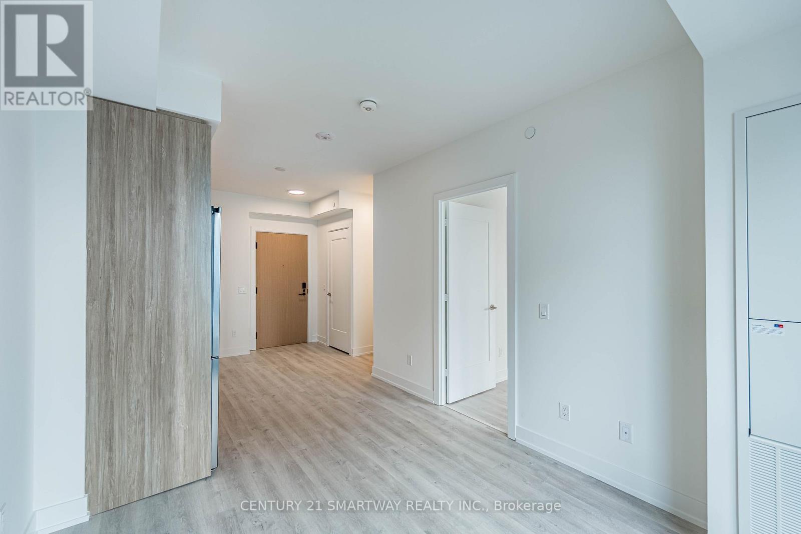 1105 - 60 Central Park Roadway, Toronto, Ontario  M9A 0E6 - Photo 11 - W12646278