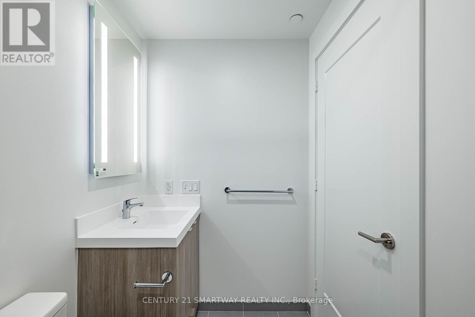 1105 - 60 Central Park Roadway, Toronto, Ontario  M9A 0E6 - Photo 25 - W12646278