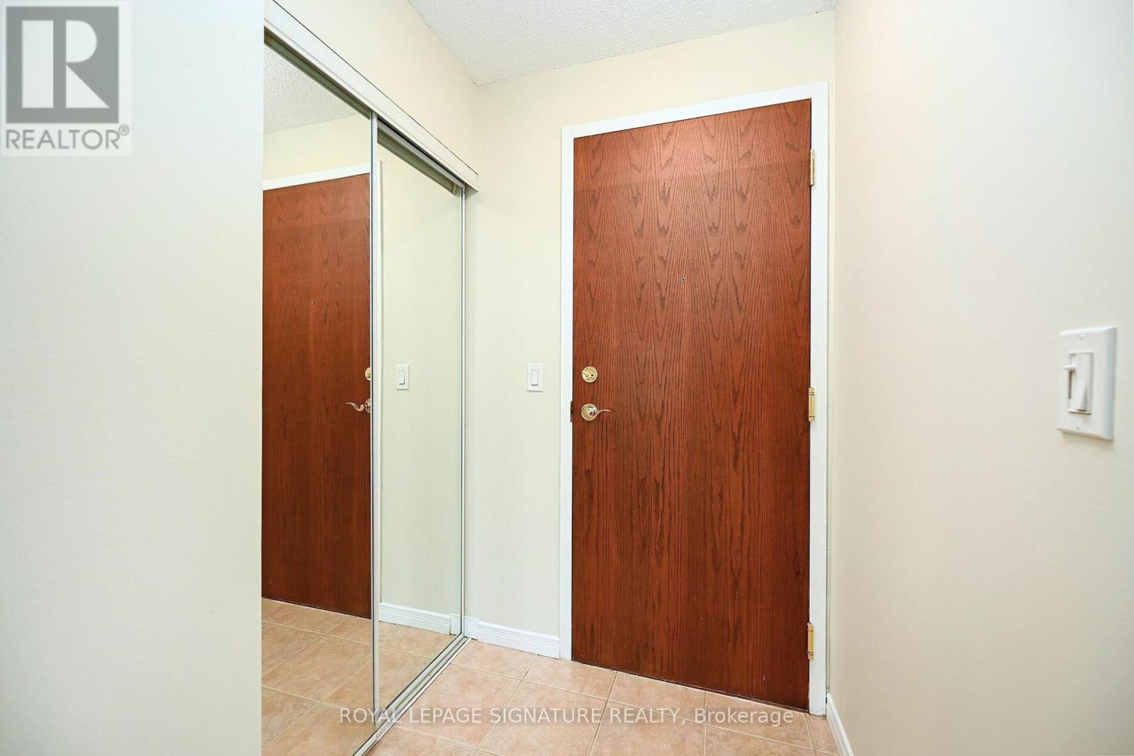 1703 - 2545 Erin Centre Boulevard, Mississauga, Ontario  L5M 6Z9 - Photo 2 - W12646294