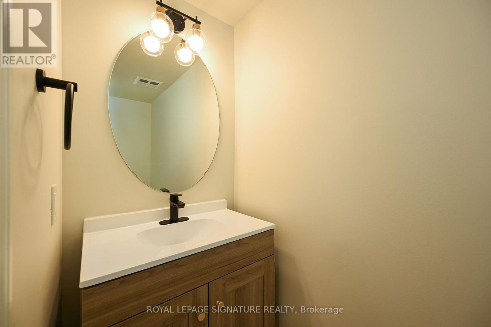 1703 - 2545 Erin Centre Boulevard, Mississauga, Ontario  L5M 6Z9 - Photo 7 - W12646294