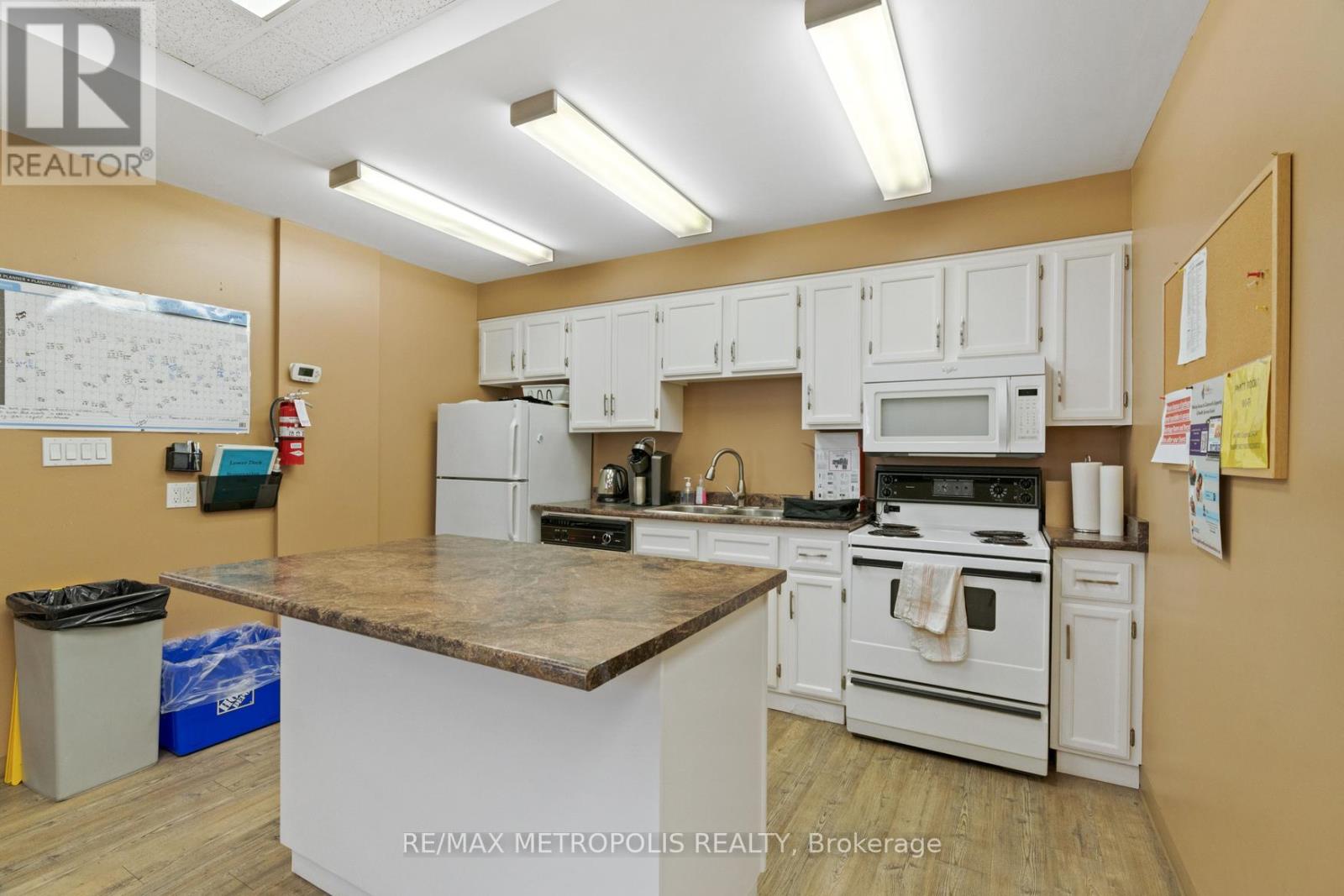 W9 - 1500 Venetian Boulevard, Point Edward, Ontario  N7T 7W4 - Photo 30 - X12646276