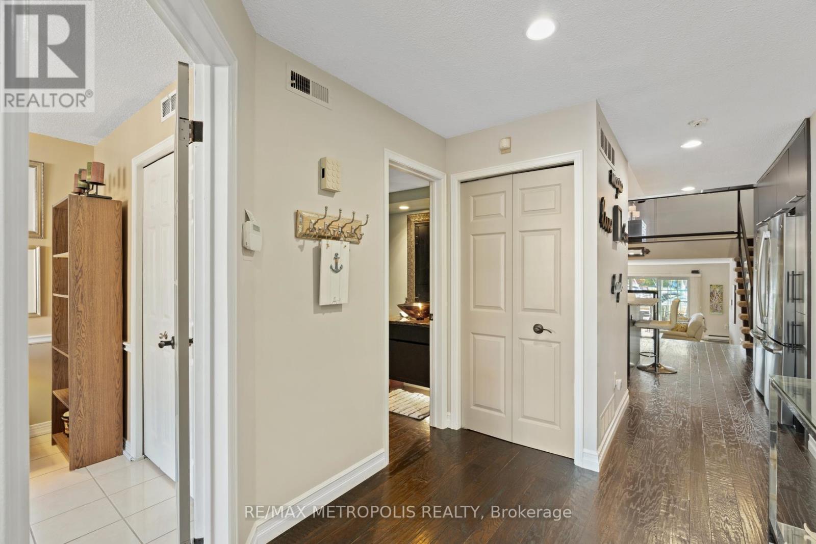 W9 - 1500 Venetian Boulevard, Point Edward, Ontario  N7T 7W4 - Photo 5 - X12646276