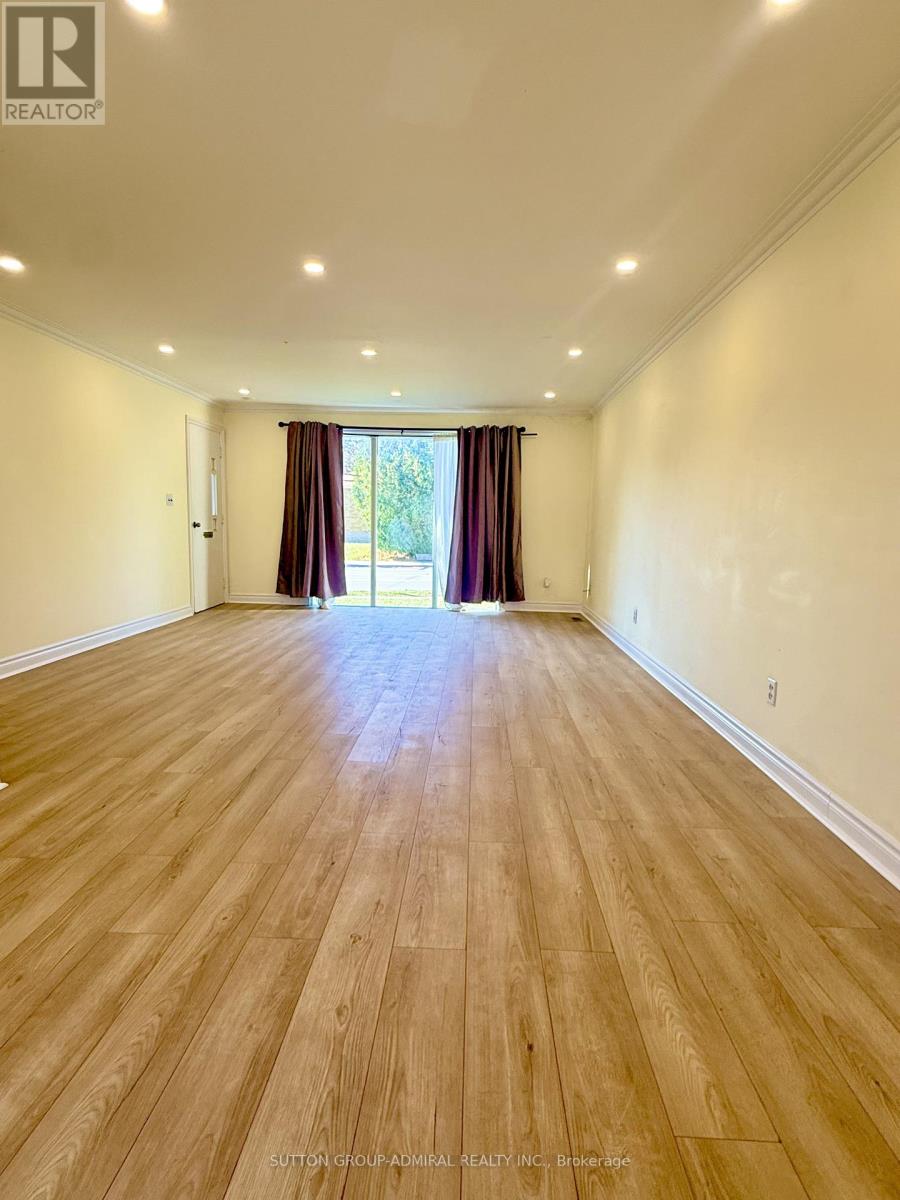 A - 61 Parkside Drive, Newmarket, Ontario  L3Y 4R7 - Photo 2 - N12497682