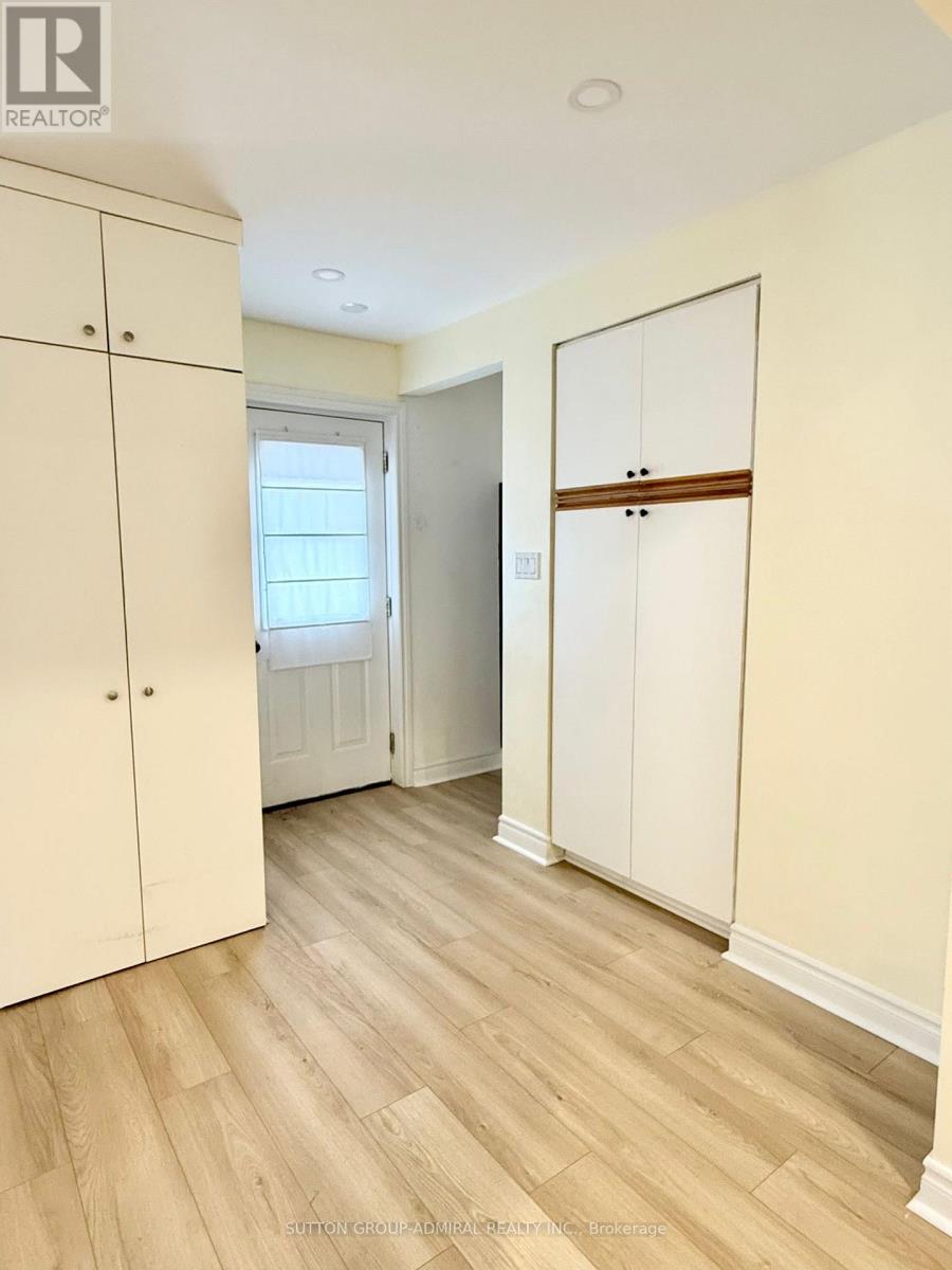 A - 61 Parkside Drive, Newmarket, Ontario  L3Y 4R7 - Photo 5 - N12497682