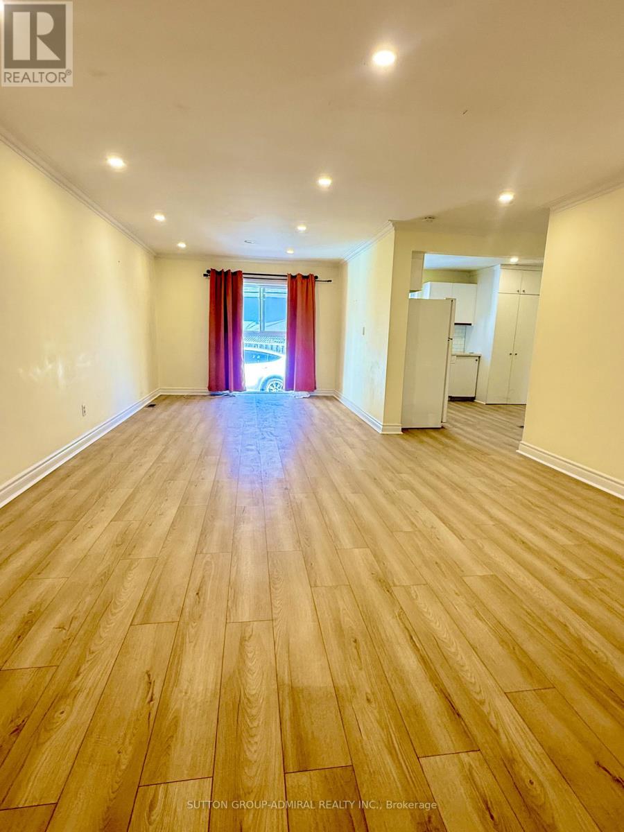 A - 61 Parkside Drive, Newmarket, Ontario  L3Y 4R7 - Photo 3 - N12497682