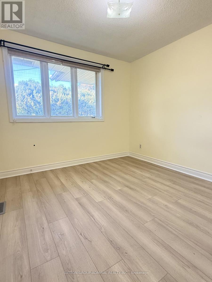 A - 61 Parkside Drive, Newmarket, Ontario  L3Y 4R7 - Photo 9 - N12497682