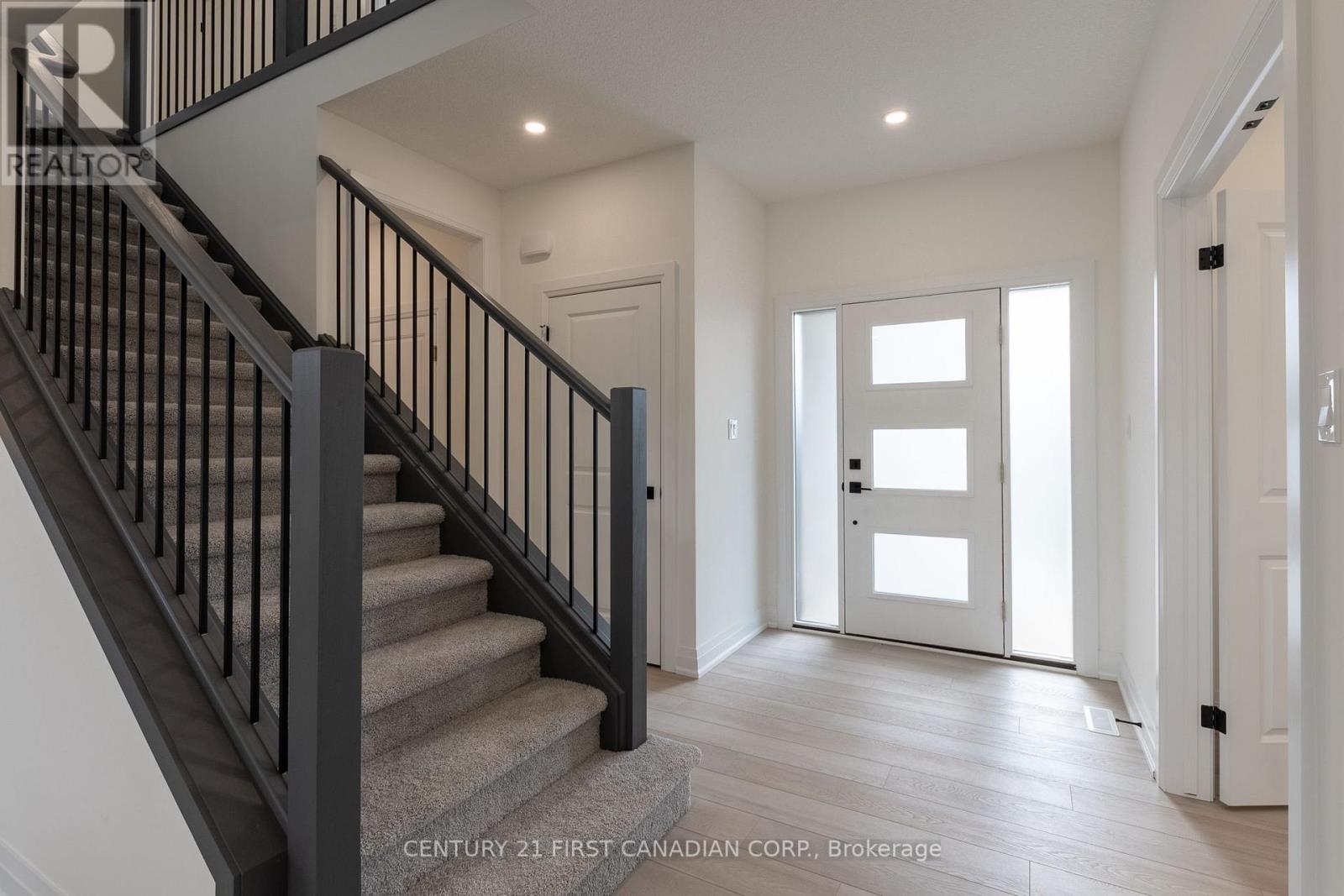 116 Sheldabren Street, North Middlesex, Ontario  N0M 1A0 - Photo 5 - X12630916