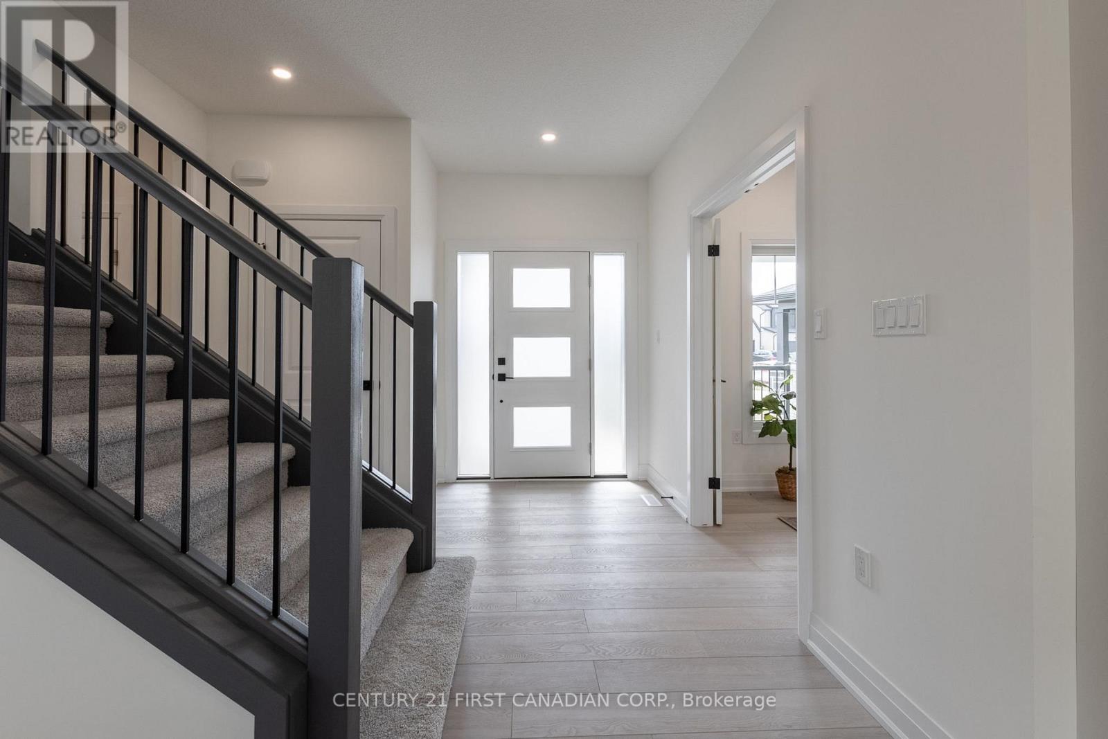 116 Sheldabren Street, North Middlesex, Ontario  N0M 1A0 - Photo 6 - X12630916